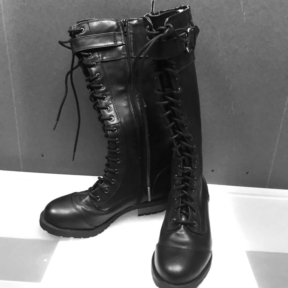 Shoes - NWOT lace up boots